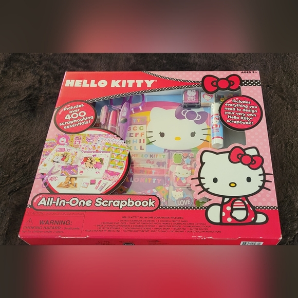 Hello Kitty All-In-One Scrapbook - Picture 1 of 8